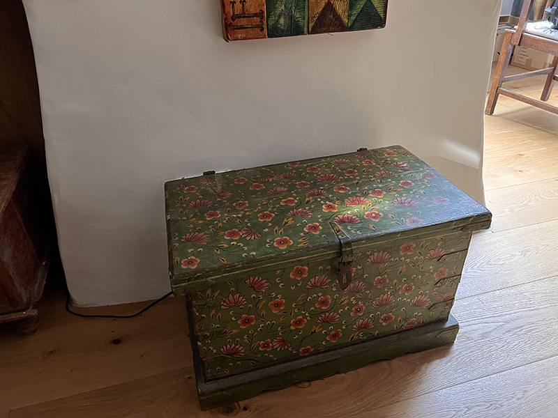 Cushions Chest